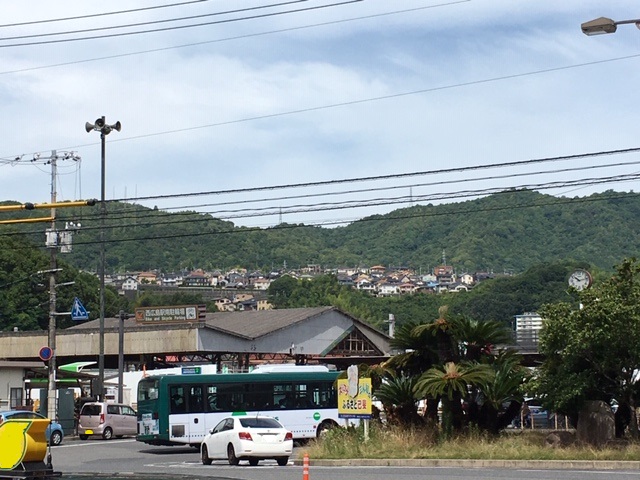 ボンバスと団地(西広島駅前)
